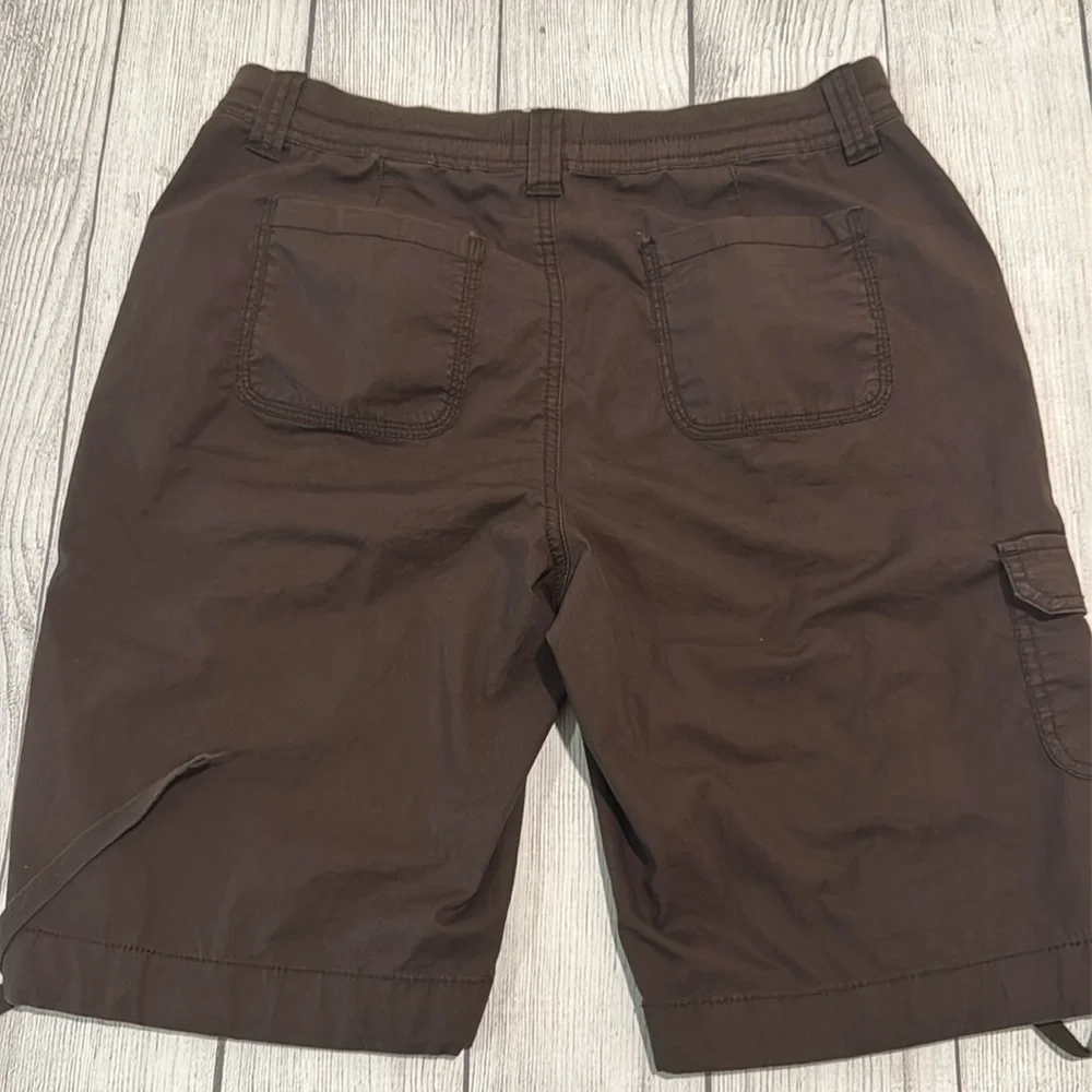 St. John's Bay Brown Lightweight Cargo Shorts - Picture 4 of 5